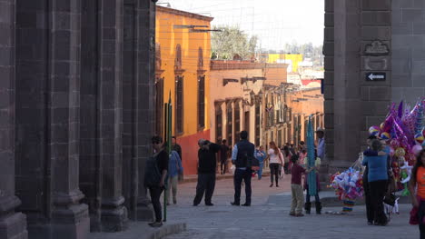 Mexiko-San-Miguel-Spätabendlicht-Mit-Menschen