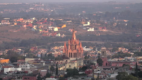 México-San-Miguel-Mañana-Con-Pájaros-Alejarse