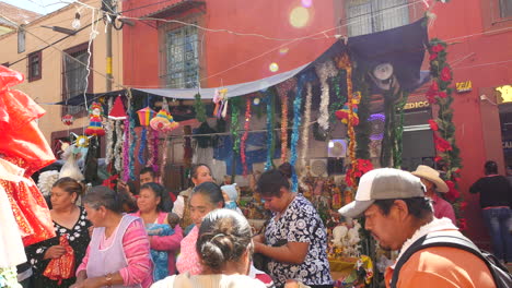 México,-Gente-De-San-Miguel-Y-La-Llamarada-Del-Sol-En-El-Mercado
