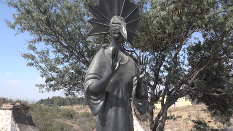 México-Estatua-De-San-Miguel-Con-Pico