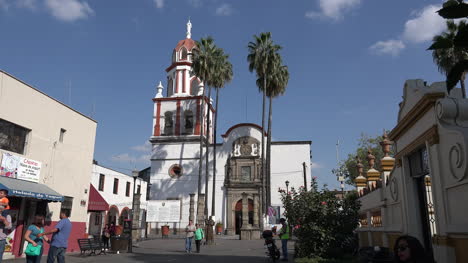 Iglesia-Tlaquepaque-De-México-En-La-Tarde
