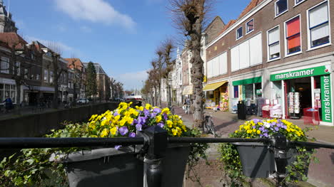 Niederlande-Schoonhoven-Blumen-Umrahmen-Die-Innenstadt