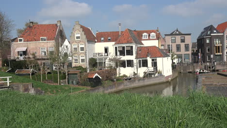 Países-Bajos-Schoonhoven-Casas-Canales-Bicicletas-Sartén-Derecha