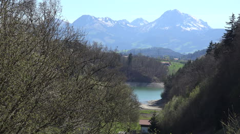 Alpes-Suizos-Sobre-El-Lago