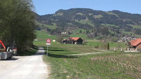 Schweiz-La-Gruyere-Zoomt-Zum-Bauernhaus