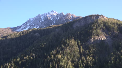 Frankreich-Alps-de-haute-provence-Gipfel-über-Wald