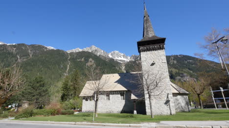 Frankreich-Chamonix-Kirche-Und-Berge