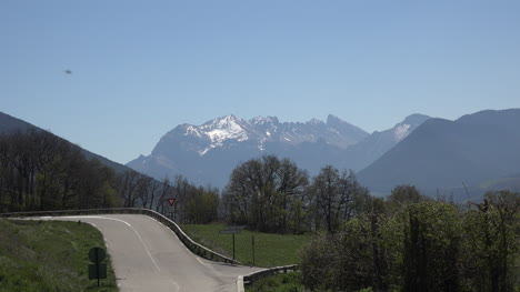 Francia-Isere-Alta-Alpi-Vista-De-La-Cresta-Y-La-Carretera-Zoom-In