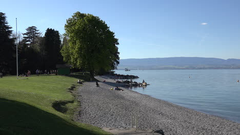 Frankreich-Lac-Leman-Strand-Mit-Menschen