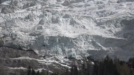 France-Mont-Blanc-Les-Bossons-Zoom-Out