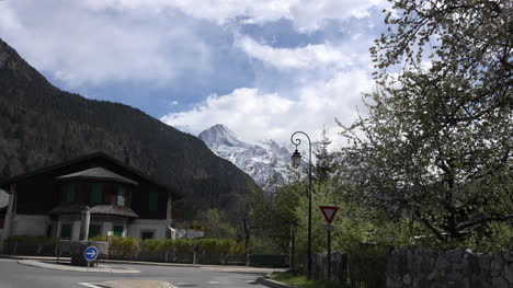 Francia-Mont-Blanc-Vista-Con-Luz-De-Calle-Acercar