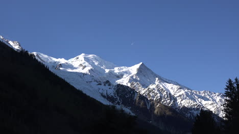 Francia-Mont-Blanc-Con-Luna-Acercar