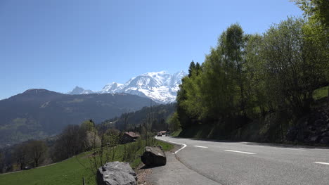 Francia-Mont-Blanc-Se-Acerca-Desde-La-Autopista