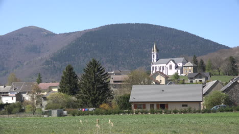 Frankreich-Pierre-Chatel-Kirche-Und-Hügel