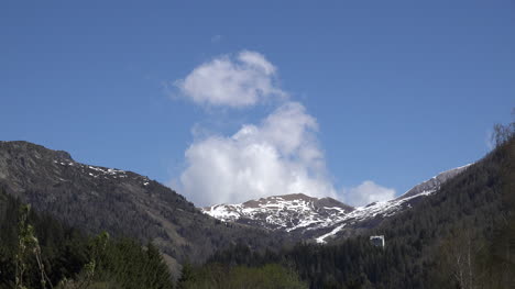 Francia-Nube-Sobre-Montaña-Alpina