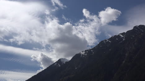 Frankreich-Wolken-Ziehen-über-Alpine-Höhen-Zeitraffer