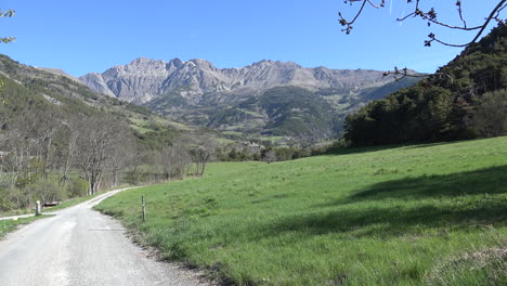 Frankreich-Straße-Führt-In-Richtung-Alpenweiler-Bei-Barcelonette