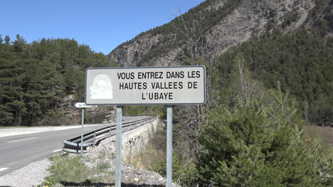 Frankreich-Schild-Sagt-Huates-Vallees-De-L-Ubaye-Zoomt-Rein
