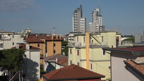 Edificios-De-Italia-A-Lo-Largo-De-La-Costa-Cerca-De-Venecia
