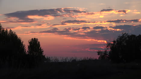 Italia-Nubes-Brillan-En-El-Cielo-Del-Atardecer