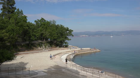 Croacia-Lovran-Concrete-Waterfront
