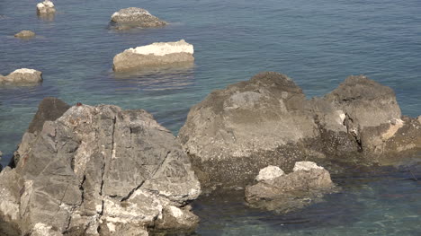 Rocas-de-Croacia-vistas-en-la-costa-de-Lovran