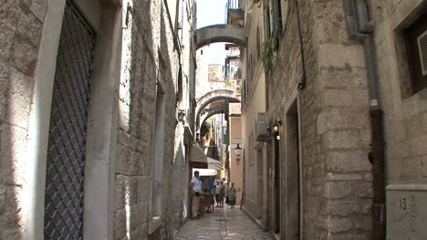 Ancient-arches-and-alleys-in-Split