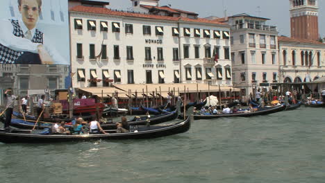 Venedig-Viele-Gondeln