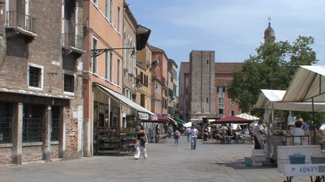 Puestos-Del-Mercado-De-Venecia-En-Una-Plaza