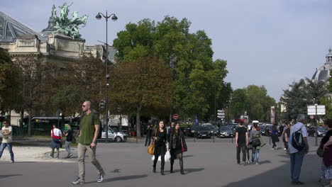 Paris-street-scene-with-bride-and-pedestrians