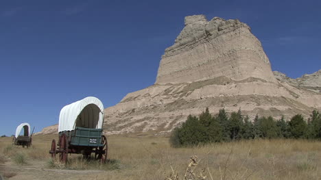 Nebraska-Scotts-Bluff-Zwei-Planwagen