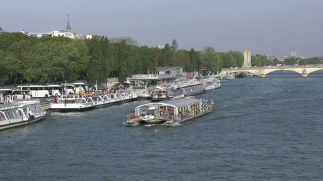 París-Sena-Con-Barco-De-Excursión-Con-Paredes-De-Cristal