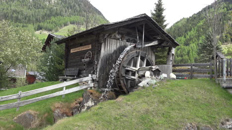 Österreich-Dollach-Zoomt-Auf-Wassermühle-Water