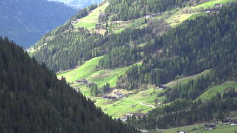 Österreich-Alpental-Und-Bewaldete-Hänge-In-Der-Nähe-Von-Sagritz