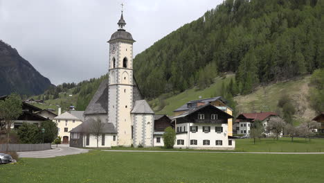 Austria-Iglesia-Y-Casas-En-Dollach