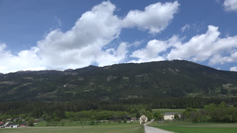 österreich-Wolken-über-Bergen-In-Der-Nähe-Von-Spittal-Zeitraffer