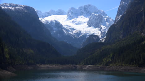 Austria-lake-and-view-of-glacier