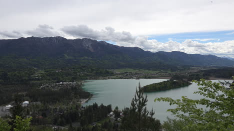 Österreich-Mit-Blick-Auf-Die-Insel-Im-Faaker-See