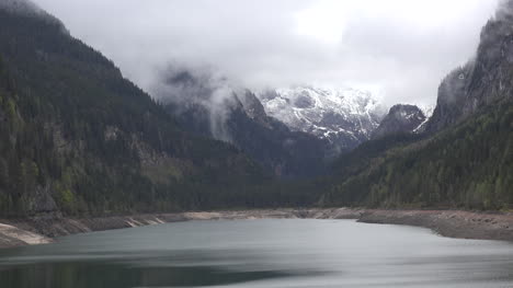 Austria-Niebla-En-El-Lago-Y-Picos-De-Haher-Dachstein