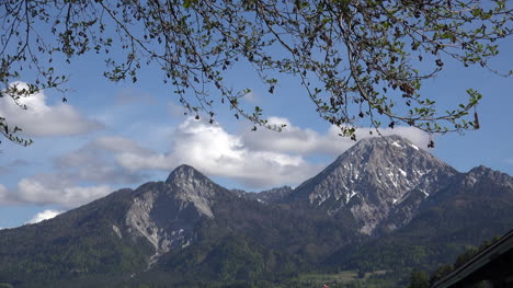 österreich-Frühling-Verzweigt-Sich-über-Berg-Am-Faaker-See