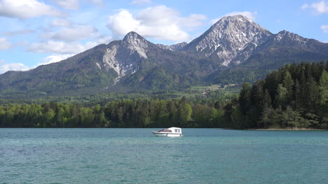 Austria-white-boat-in-the-Faaker-Zee