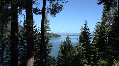 California-Almanor-Lake-pretty-view-with-Lassen