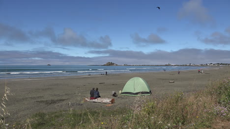 Kalifornien-Camping-Mit-Zelt-Am-Strand