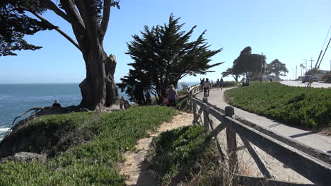 California-people-on-path-by-sea-in-Santa-Cruz