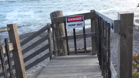 Kalifornien-Treppe-Mit-Warnschild