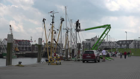 Germany-Nordsee-fixing-mast-in-harbor