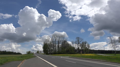 Deutschland-Autobahn-Und-Dramatische-Wolken-Zeitraffer