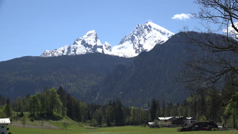 Alemania-Casas-Y-Vista-Del-Watzmann