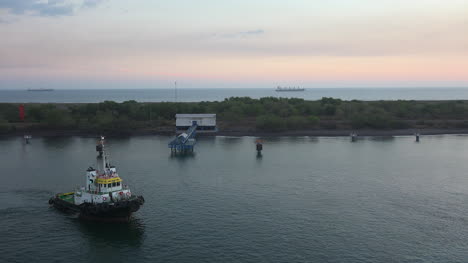 Guatemala-tugboat-in-late-evening