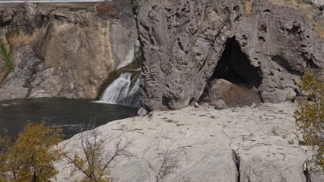 Idaho-Shoshone-Fällt-Mit-Höhle